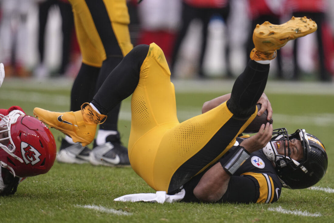 Steelers Star Demands New Deal, Threatens To Sit Out Games. - hsbghrv